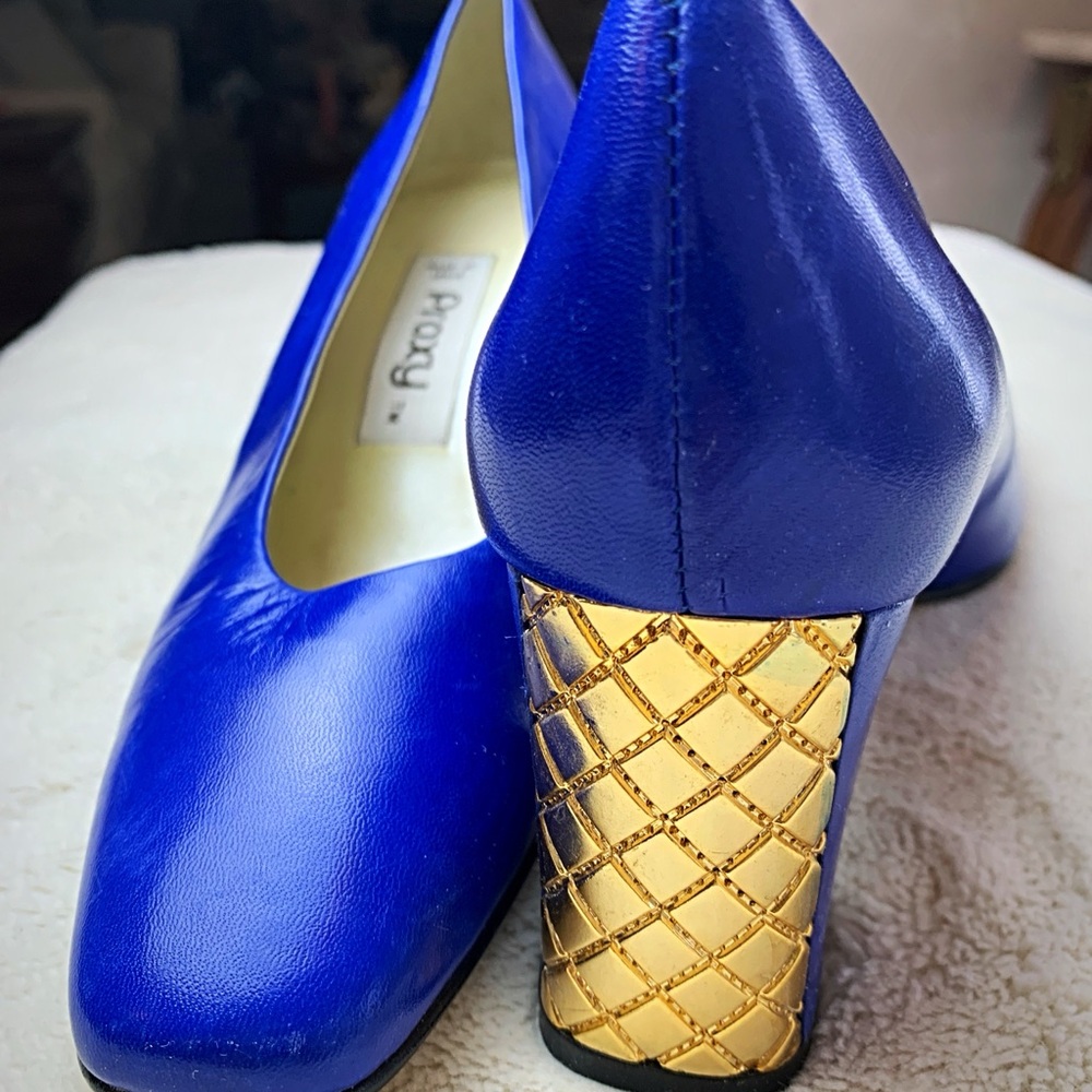 PO Royal blue kid leather pumps with embellished heel. - Picture 2 of 3